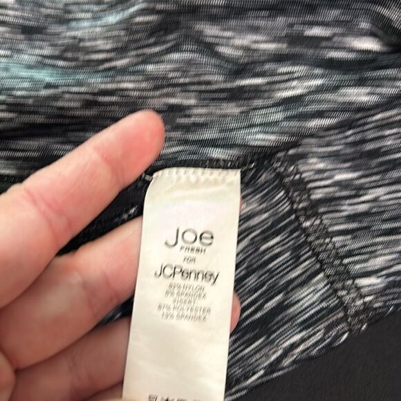 (3/$15) Joe Fresh fitted workout biker shorts size medium - Picture 4 of 13